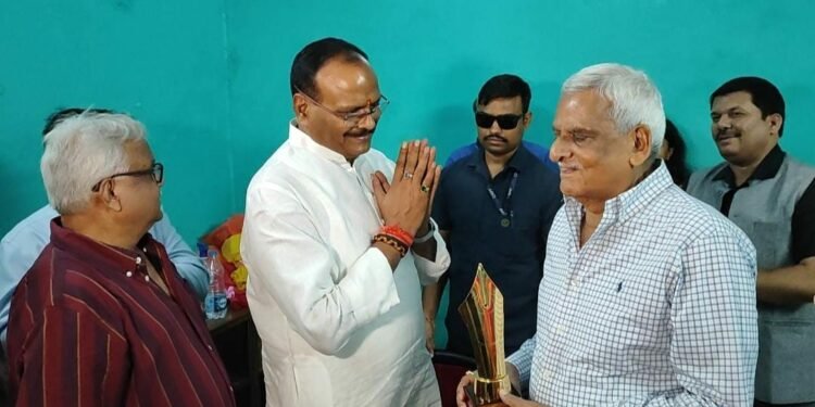 लखनऊ में वरिष्ठ पत्रकार ज्ञानेंद्र शर्मा के जन्मदिवस पर उपमुख्य मंत्री बृजेश पाठक व राज्यसभा सांसद समेत वरिष्ठ पत्रकार रहे शामिल