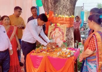 लखनऊ  गोसाईंगंज के बेसिक विद्यालय में शिक्षा चौपाल कार्यक्रम का आयोजन