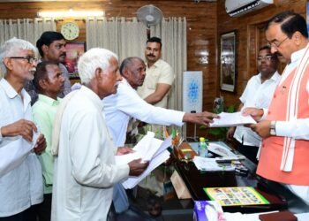 लखनऊ में उप मुख्यमंत्री केशव प्रसाद मौर्य ने लगाया जनता दर्शन कार्यक्रम