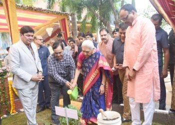 भारत को विश्व गुरू बनाने के लिए कुलपतियों व छात्रों को कैम्पस से बाहर आना होगा : राज्यपाल