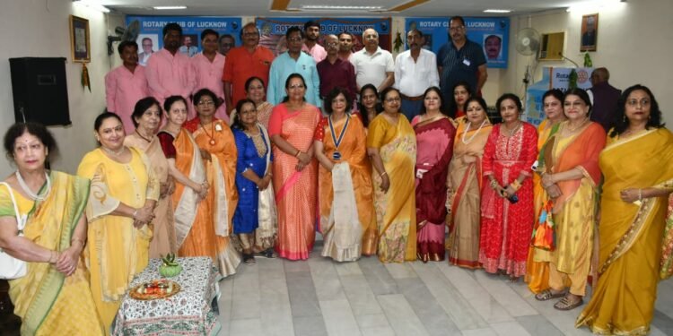 रोटरी क्लब ने किया भजन संध्या का आयोजन