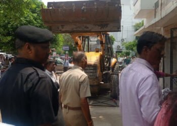 लखनऊ नगर निगम में जोनल अधिकारी अम्बी विष्ट के  नेतृत्व में चला अतिक्रमण हटाओ अभियान