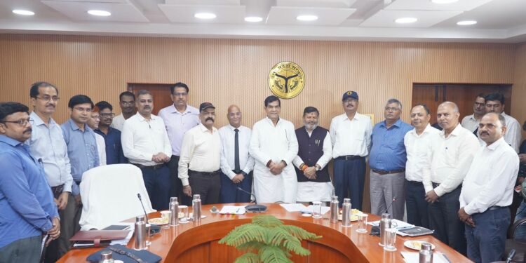 नगर विकास मंत्री ने प्रवर्तन दल प्रभारी के रूप में चयनित 5 अधिकारियों को तैनाती आदेश प्रदान किए