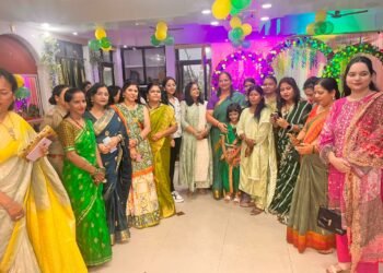 लखनऊ महापौर सुषमा खर्कवाल की उपस्थिति में तीज महोत्सव कार्यक्रम पर पर्यावरण संरक्षण की ली गयी शपथ