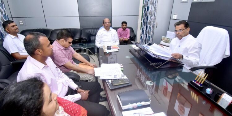 लखनऊ: दिव्यांगजनों के लिए संचालित योजनाओं में अधिक से अधिक पात्र लाभार्थियों को जोड़ने का किया जाय कार्य: मंत्री नरेन्द्र कश्यप