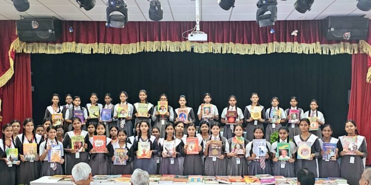 लखनऊ गायत्री ज्ञान मंदिर का ज्ञान यज्ञ अभियान के अन्तर्गत में 393वाँ युगऋषि ऋषि वाङ्मय की स्थापना