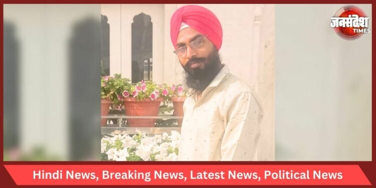 Serviceman Hanged on The Roof