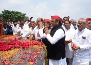 अखिलेश यादव