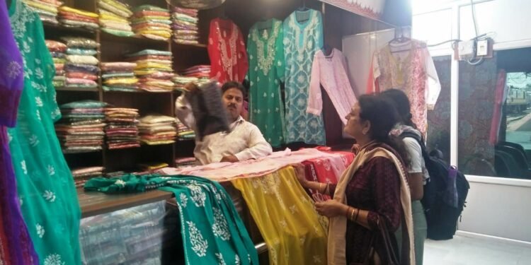 हथकरघा उद्यम को पूर्वोत्तर रेलवे ने दिया बढ़ावा, बिक्री में हुआ तीन गुना इजाफा