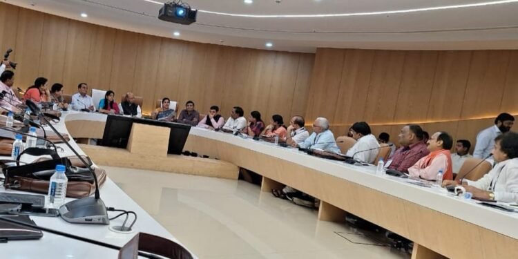 पांच दिवसीय ट्रेनिंग-कम-एक्सपोज़र विजिट पर सूरत एवं अहमदाबाद पहुंचे उत्तर प्रदेश के महापौर और नगर आयुक्त