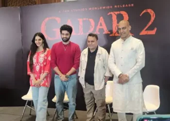 लखनऊ: गदर 2 की सफलता के जश्न पर निर्देशक अनिल शर्मा समेत अन्य फिल्मी सितारे पहुंचे लखनऊ