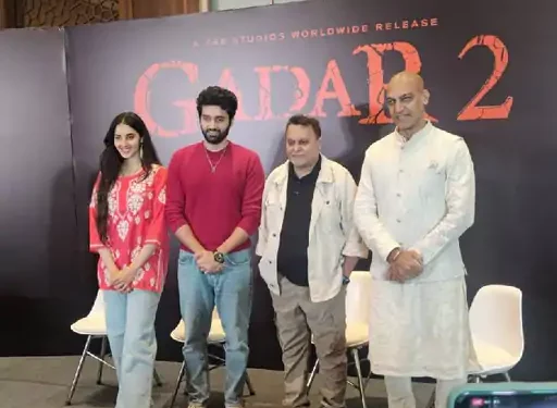 लखनऊ: गदर 2 की सफलता के जश्न पर निर्देशक अनिल शर्मा समेत अन्य फिल्मी सितारे पहुंचे लखनऊ