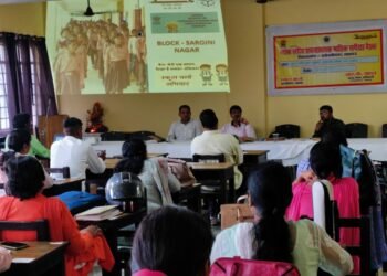 lucknow: परिषदीय विद्यालयों के प्रधानाध्यापकों की निपुण विद्यालय की कार्य योजना को लेकर ब्लॉक स्तरीय मासिक समीक्षा बैठक आयोजित 