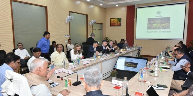 लखनऊ नगर निगम स्मार्ट सिटी में वर्ल्ड बैंक के अधिकारियों ने मुख्य सचिव से की मुलाकात व किया इंटीग्रेटेड कंट्रोल कमांड सेंटर का भ्रमण