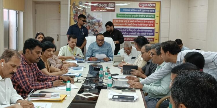 उपमुख्यमंत्री ब्रजेश पाठक ने प्रदेश के सभी सीडीओ व सीएमओ के साथ की वर्चुअली समीक्षा बैठक, दिये विस्तृत दिशा-निर्देश