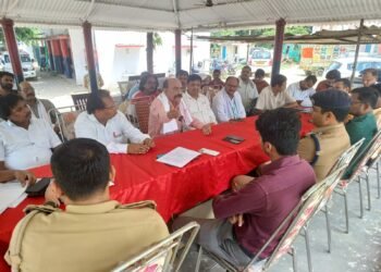 lucknow: व्यापारियों और अधिकारियों के बीच हुई बैठक, एक सप्ताह में समस्याएं दूर करने का आश्वासन