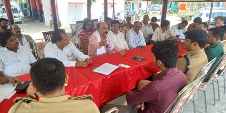 lucknow: व्यापारियों और अधिकारियों के बीच हुई बैठक, एक सप्ताह में समस्याएं दूर करने का आश्वासन