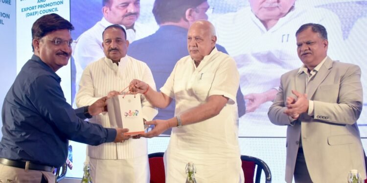 लखनऊ : कृषि मंत्री सूर्य प्रताप शाही एवं उद्यान मंत्री दिनेश प्रताप सिंह की उपस्थिति में डिजिटल कृषि और निर्यात प्रोत्साहन का हुआ शुभारंभ