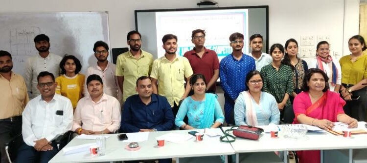 लखनऊ  बीबीएयू में हुआ निबंध व आशु भाषण प्रतियोगिता का आयोजन