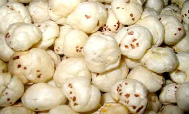 मखाना कई पोषक तत्वों से भरपूर होता है, आप भी जानें इसके फायदे और नुकसान