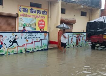 lucknow: बारिश ने लखनऊ नगर निगम की खोली पोल, गली मोहल्लों में हुआ भयंकर जल भराव 