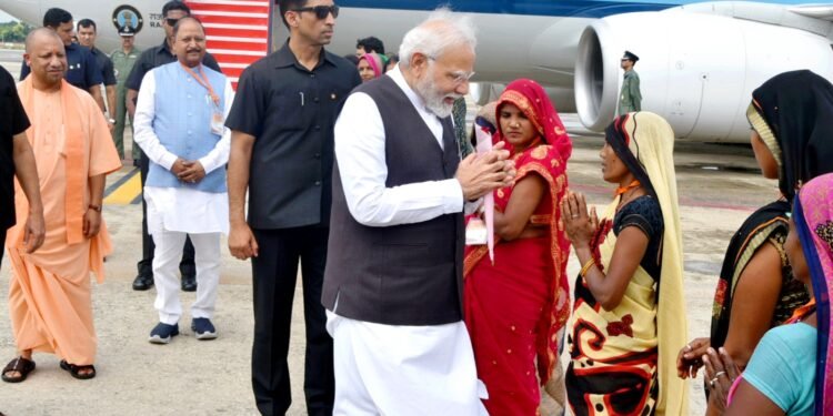 Pm Modi reached kashi