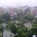 लखनऊ बारिश में हुआ जलमग्न, हर तरफ पानी ही पानी