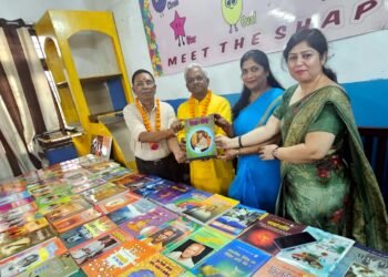 lucknow:गायत्री ज्ञान मंदिर का ज्ञान यज्ञ अभियान के अन्तर्गत में 395वाँ युगऋषि ऋषि वाङ्मय की स्थापना