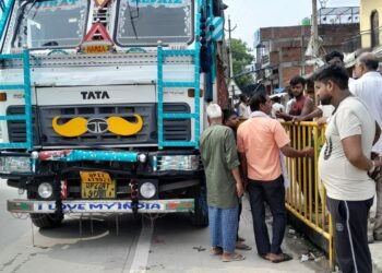 lucknow: ट्रक की टक्कर से 2 की मौत , एक घायल गोसाईंगंज के गंगागंज में हुआ हादसा, आइसक्रीम बिक्रेता गंभीर घायल