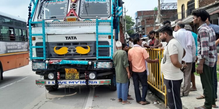 lucknow: ट्रक की टक्कर से 2 की मौत , एक घायल गोसाईंगंज के गंगागंज में हुआ हादसा, आइसक्रीम बिक्रेता गंभीर घायल