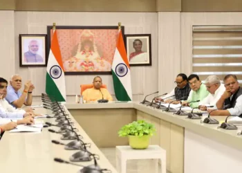 lucknow: मुख्यमंत्री योगी आदित्यनाथ ने संचारी रोगों को लेकर स्वास्थ्य विभाग के अधिकारियों के साथ की समीक्षा बैठक