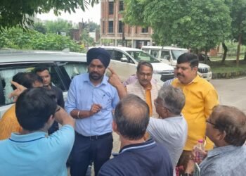 lucknow: बरसात के बाद संक्रामक बीमारियों से बचाव को लेकर नगर आयुक्त ने जोनवार किया शहर का निरीक्षण, दिए दिशा निर्देश