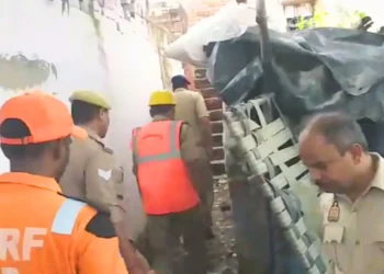 lucknow: हादसे में 5 की मौत के बाद जागी रेलवे, जर्जर मकानों को खाली कराने का शुरू किया अभियान