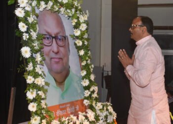 lucknow: राष्ट्रीय स्वयंसेवक संघ ने प्रचारक स्व वीरेश्वर द्विवेदी को दी श्रद्धांजलि