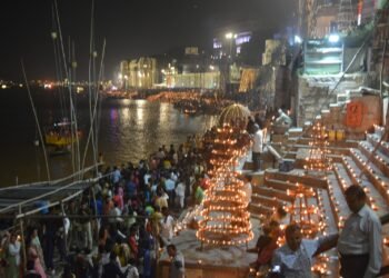 Dev Deepawali: तेल, दीया व बाती, करोड़ों खर्च हो जाएंगे साथी, रोशनी के महाकुंभ की छटा निहारने को पहुंचेंगे लाखों देशी-विदेशी पर्यटक