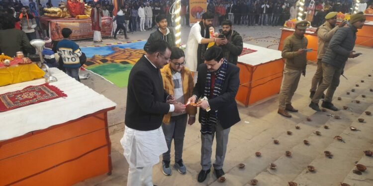 Varanasi Ghat: 11 हजार दीप जलाकर किया रामलला का स्वागत, जगमग हुए काशी के घाट