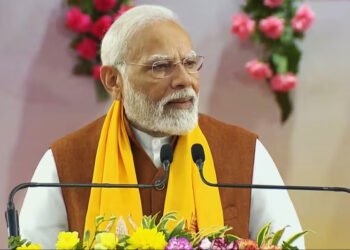 ‘हर हर महादेव’ के उद्घोष से कार्यक्रम की शुरुआत, पीएम मोदी ने सांसद प्रतियोगिता के बच्चों को किया सम्मानित, कहा – काशी का सामर्थ्य और स्वरुप निख रहा…