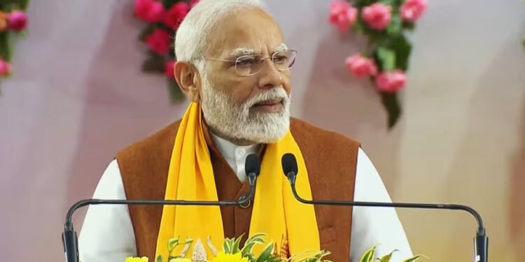 ‘हर हर महादेव’ के उद्घोष से कार्यक्रम की शुरुआत, पीएम मोदी ने सांसद प्रतियोगिता के बच्चों को किया सम्मानित, कहा – काशी का सामर्थ्य और स्वरुप निख रहा…