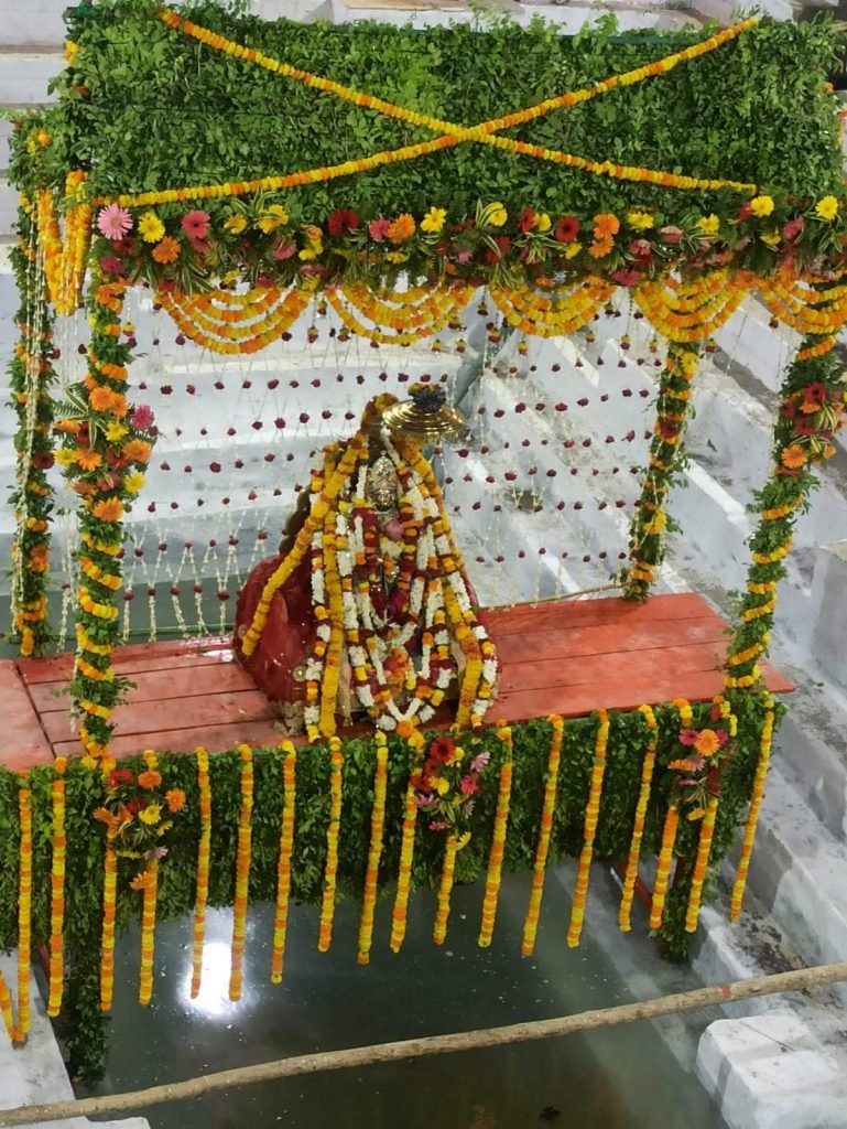 Maniakrnika Kund