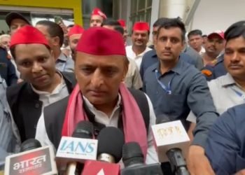 akhilesh yadav in varanasi
