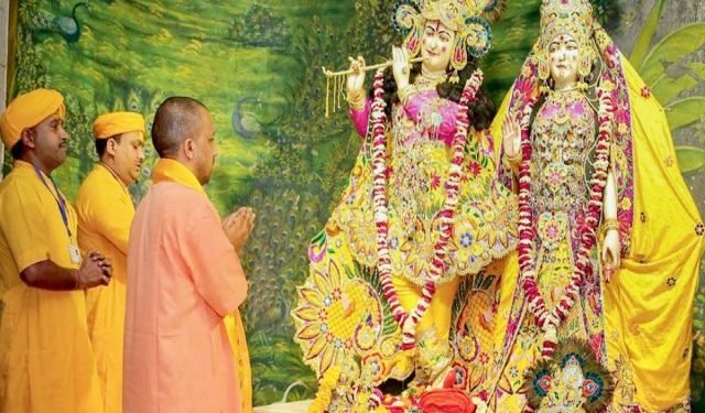 Mathura: जन्माष्टमी के अवसर पर कारागार जैसी सजी जन्मभूमि, सीएम योगी ने भी किया दर्शन पूजन, 3 दिन में 50 लाख श्रद्धालु आएंगे मथुरा