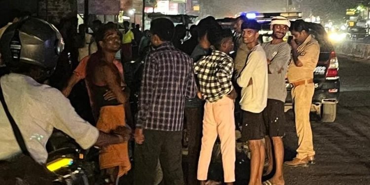 Varanasi: वाराणसी के रोहनिया में सिगरेट के पैसे मांगने पर दुकानदार पर गोलीबारी, हमलावर फरार