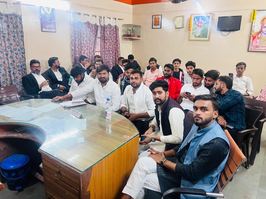 वक्फ बोर्ड के खिलाफ छात्रों ने किया बड़ा ऐलान, गठित की छात्र अदालत, वक्फ बोर्ड को भेजा नोटिस, कहा – कागज दिखाओ...