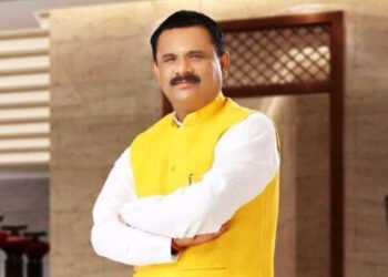 Varanasi: साइबर ठगी का शिकार बने मेयर अशोक तिवारी का नाम, सोशल मीडिया पर फर्जी अकाउंट से मांगे जा रहे पैसे