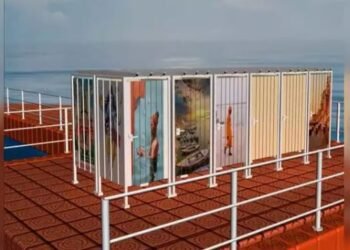 Varanasi: गंगा घाटों पर बनेंगे फ्लोटिंग चेंजिंग रूम, स्नानार्थियों की सुविधा को देखते हुए बनाई गयी कार्ययोजना