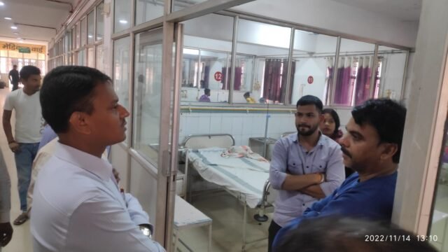 जिलाधिकारी एस. राजलिंगम ने दीनदयाल उपाध्याय अस्पताल का किया औचक निरीक्षण, चिकित्सकों को दिए निर्देश WhatsApp Image 2022-11-14 at 6.12.53 PM