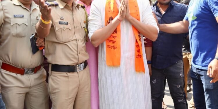 कार्तिक आर्यन ने खास मौके पर किए सिद्धिविनायक में बाप्पा के दर्शन, लिया आशिर्वाद