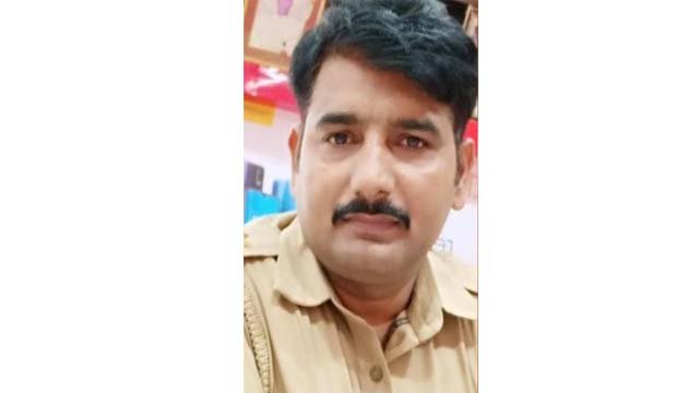 डिस्चार्ज होने के बाद दारोगा को लेकर घटनास्थल पहुंची पुलिस, तफ्तीश जारी