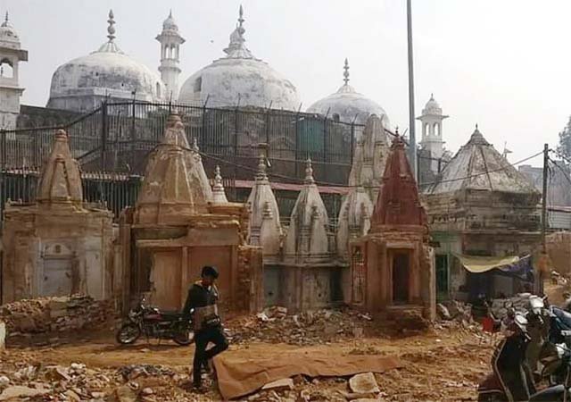 Gyanvapi Case: 'शिवलिंग' पर पूजा करने के अधिकार पर सुनवाई टली, कोर्ट ने दी नई तारीख Shringar Gauri Case