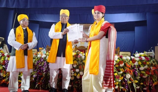 BHU का 102वां दीक्षांत समारोह: 38 हजार स्टूडेंट्स को डिग्री, बोले प्रोफेशनल्स – “लाइफ का फंडा है – नो रिस्क, नो रिटर्न”, देखें Photos